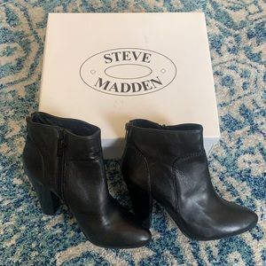 Steve Madden black booties *reposhed*